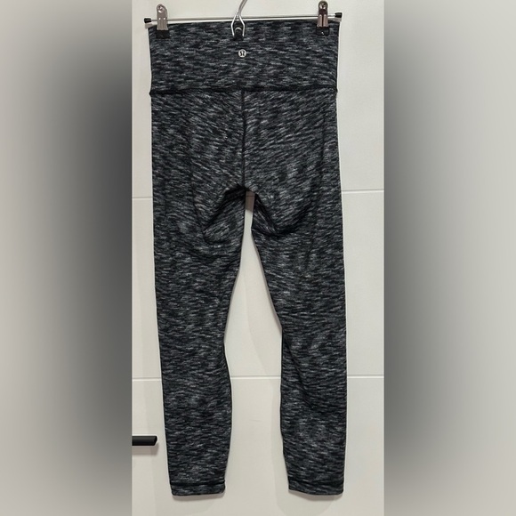 ⭐️Like New⭐️ Lululemon: Women’s Leggings- Size 6 - Picture 3 of 8